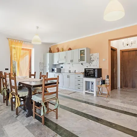 Apartment Tripala *